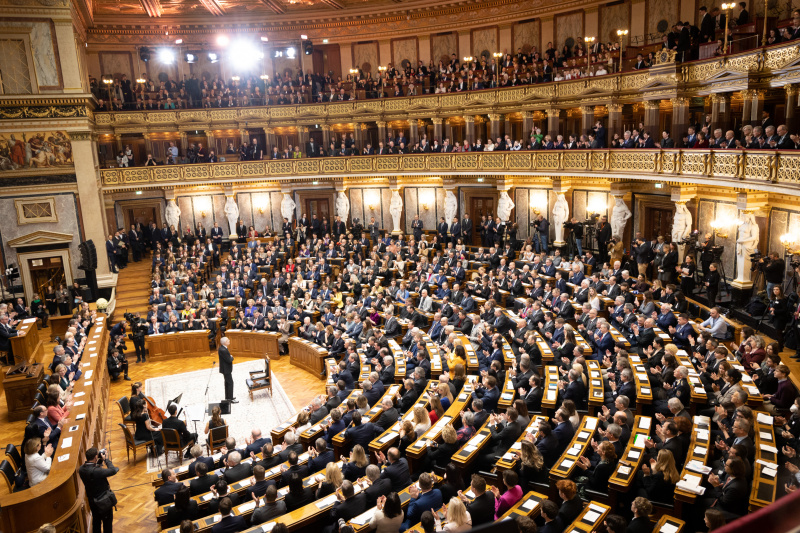 Blick Richtung Veranstaltungsteilnehmer:innen