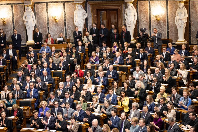 Blick Richtung Veranstaltungsteilnehmer:innen
