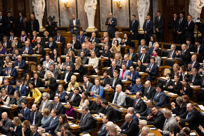 Blick Richtung Veranstaltungsteilnehmer:innen