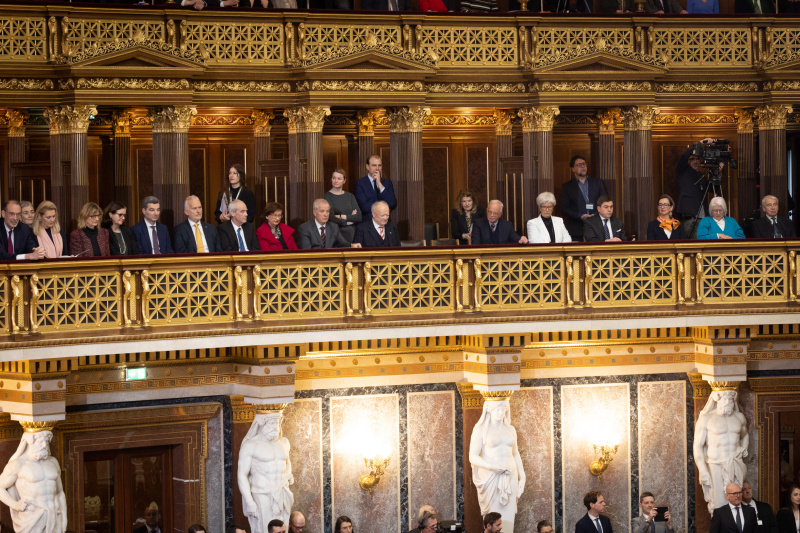 Blick Richtung Veranstaltungsteilnehmer:innen