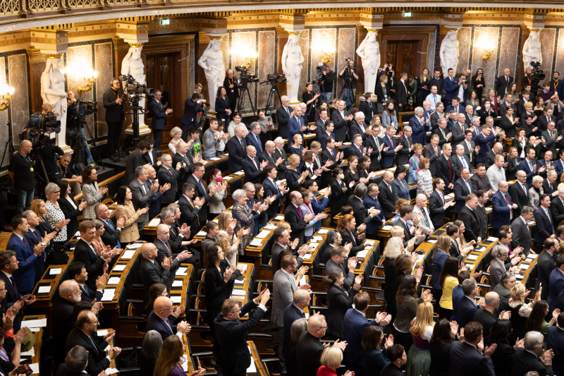 Blick Richtung Veranstaltungsteilnehmer:innen