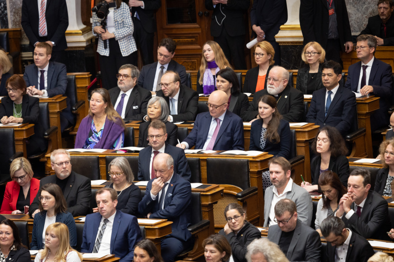 Blick Richtung Veranstaltungsteilnehmer:innen