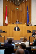 Am Rednerpult Nationalratsabgeordneter Christian Hafenecker (FPÖ)