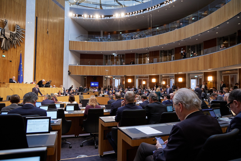 Am Rednerpult Nationalratsabgeordneter Jörg Leichtfried (SPÖ)