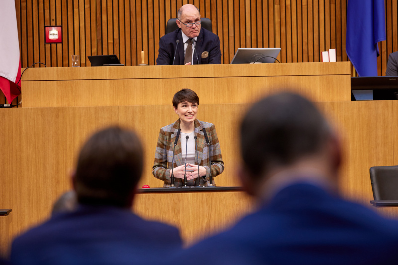 Am Rednerpult Klubobfrau Sigrid Maurer (GRÜNE)