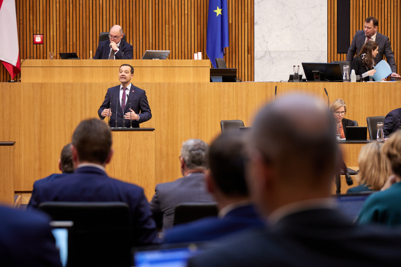 Am Rednerpult Nationalratsabgeordneter Gerald Loacker (NEOS)