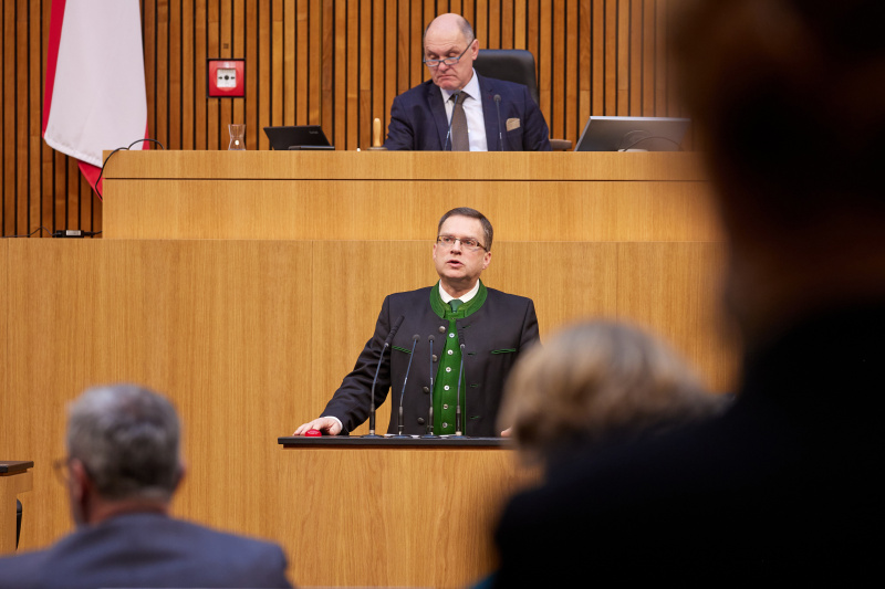 Am Rednerpult Klubobmann August Wöginger (ÖVP)