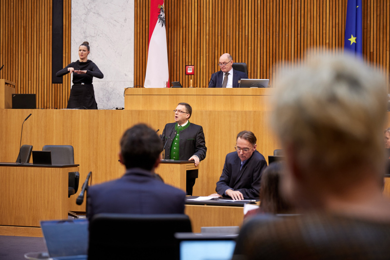 Am Rednerpult Klubobmann August Wöginger (ÖVP)