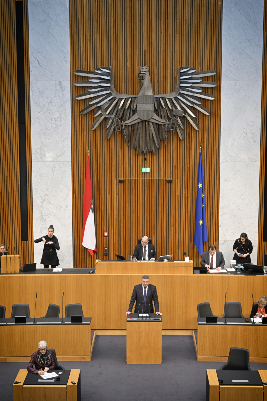 Am Rednerpult: Nationalratsabgeordneter Jörg Leichtfried (SPÖ)
