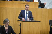 Am Rednerpult: Nationalratsabgeordneter Erwin Angerer (FPÖ)
