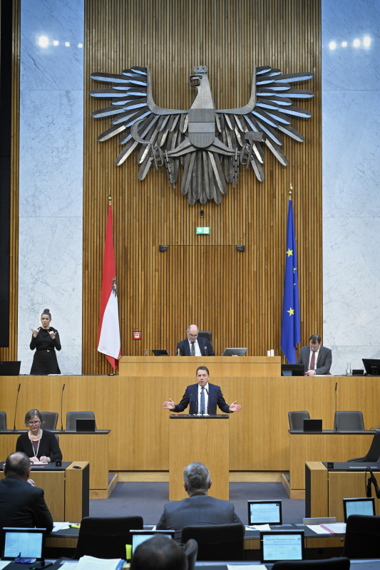 Am Rednerpult: Nationalratsabgeordneter Erwin Angerer (FPÖ)