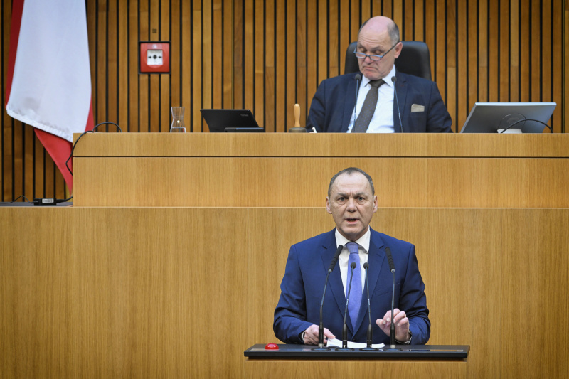 Am Rednerpult: Nationalratsabgeordneter Peter Wurm (FPÖ)