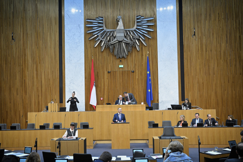 Am Rednerpult: Nationalratsabgeordneter Peter Wurm (FPÖ)