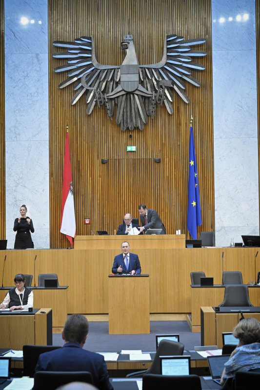 Am Rednerpult: Nationalratsabgeordneter Peter Wurm (FPÖ)