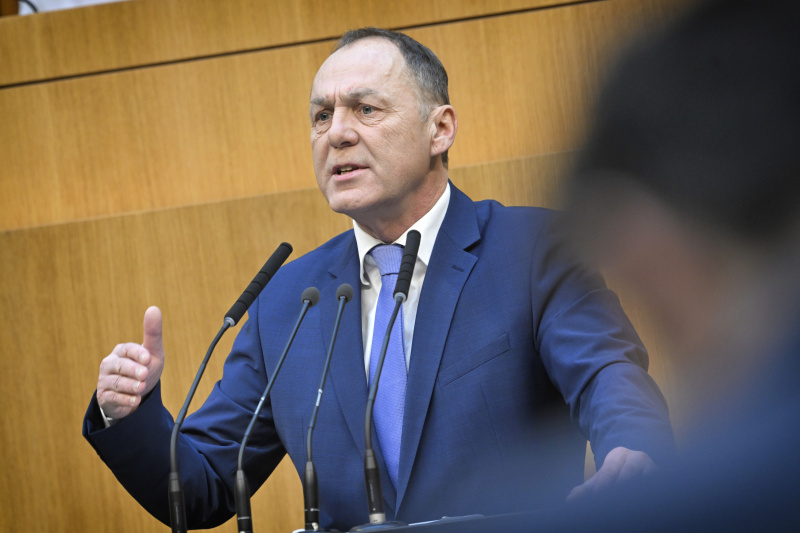 Am Rednerpult: Nationalratsabgeordneter Peter Wurm (FPÖ)