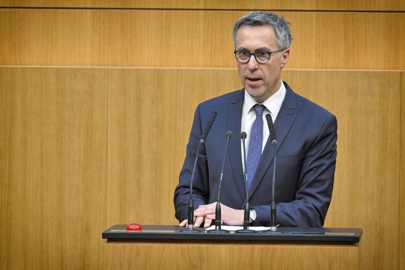 Am Rednerpult: Nationalratsabgeordneter Georg Strasser (ÖVP)