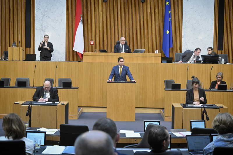 Am Rednerpult: Nationalratsabgeordneter Lukas Brandweiner (ÖVP)