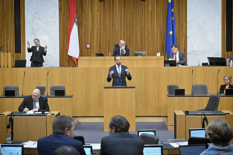 Am Rednerpult: Nationalratsabgeordneter Klaus Lindinger (ÖVP)