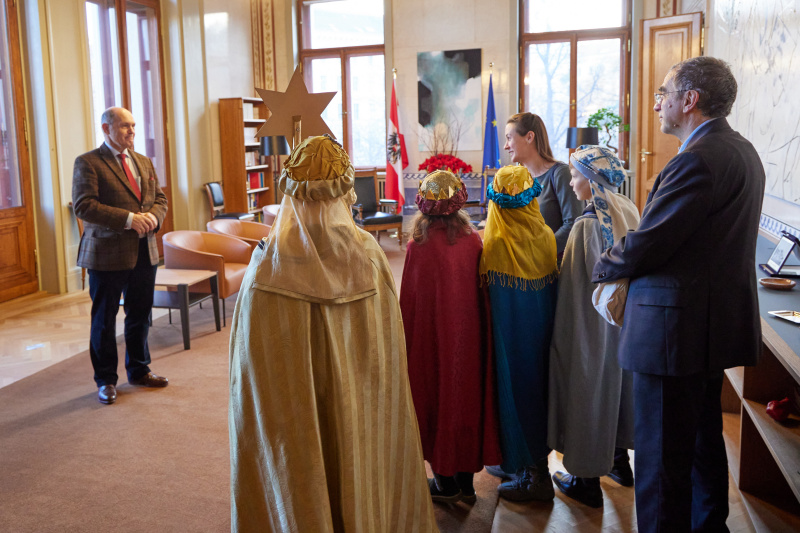 linke Seite: Nationalratspräsident Wolfgang Sobotka (ÖVP)