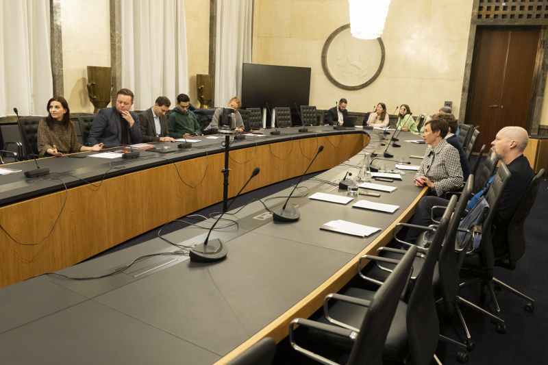 Blick Richtung Veranstaltungsteilnehmer:innen