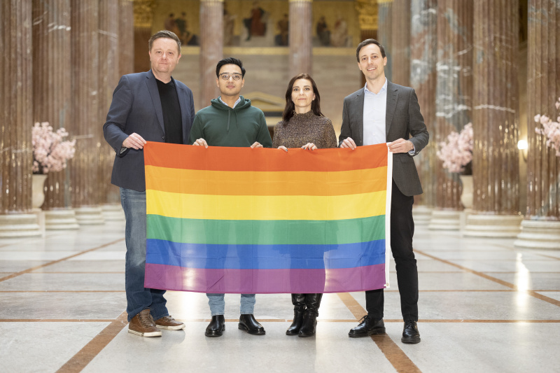Von links: Nationalratsabgeordneter Mario Lindner (SPÖ), Nationalratsabgeordneter Yannick Shetty (NEOS), Nationalratsabgeordnete Ewa Ernst-Dziedzic (GRÜNE), Nationalratsabgeordneter Nico Marchetti (ÖVP)
