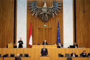 Am Redner:innenpult Nationalratsabgeordneter Jörg Leichtfried (SPÖ)