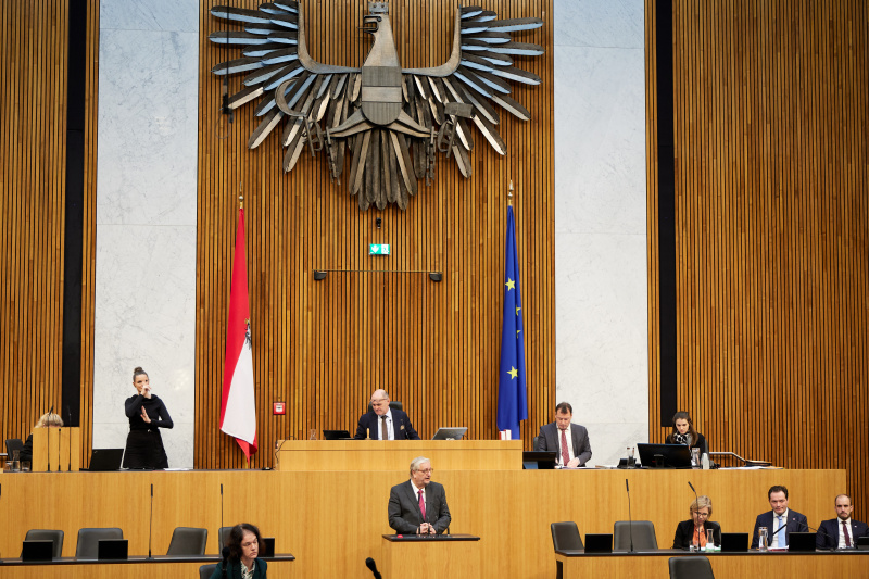 Am Redner:innenpult Nationalratsabgeordneter Christoph Matznetter (SPÖ)