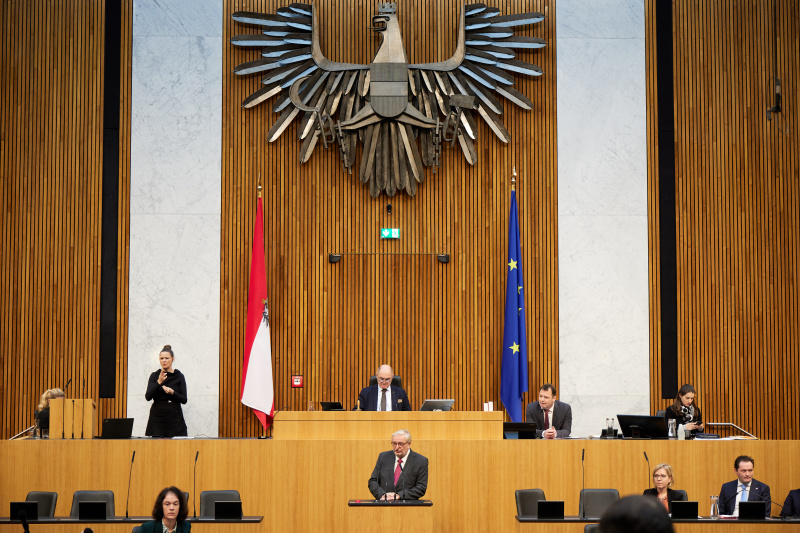 Am Redner:innenpult Nationalratsabgeordneter Christoph Matznetter (SPÖ)