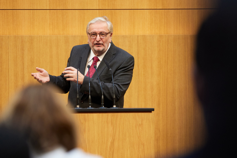 Am Redner:innenpult Nationalratsabgeordneter Christoph Matznetter (SPÖ)