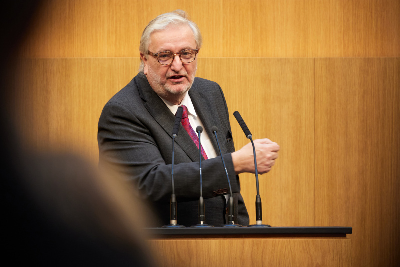 Am Redner:innenpult Nationalratsabgeordneter Christoph Matznetter (SPÖ)