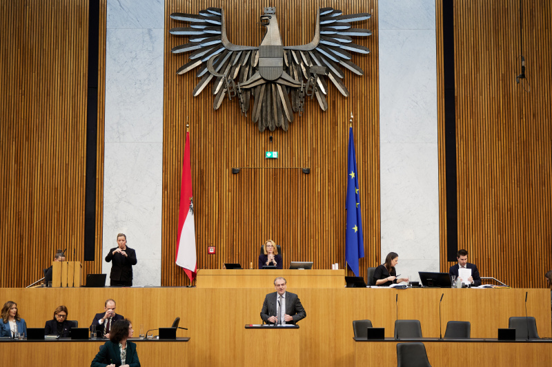 Am Redner:innenpult Nationalratsabgeordneter Andreas Kollross (SPÖ)