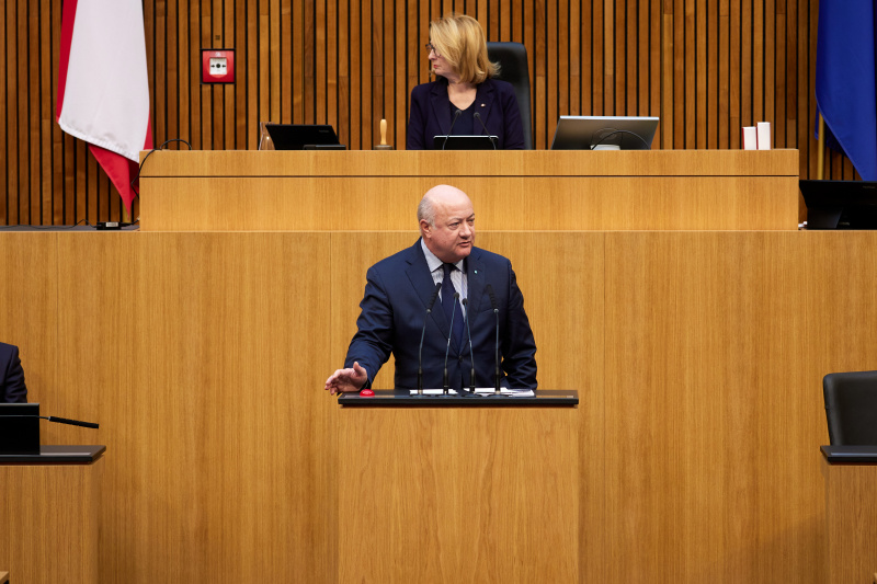 Am Redner:innenpult Nationalratsabgeordneter Christian Stocker (ÖVP)