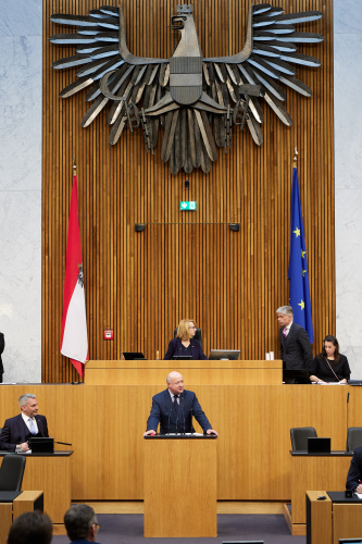 Am Redner:innenpult Nationalratsabgeordneter Christian Stocker (ÖVP)