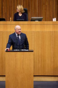 Am Redner:innenpult Nationalratsabgeordneter Christian Stocker (ÖVP)