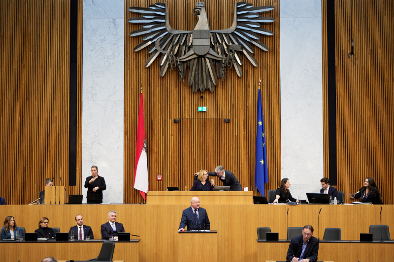 Am Redner:innenpult Nationalratsabgeordneter Christian Stocker (ÖVP)