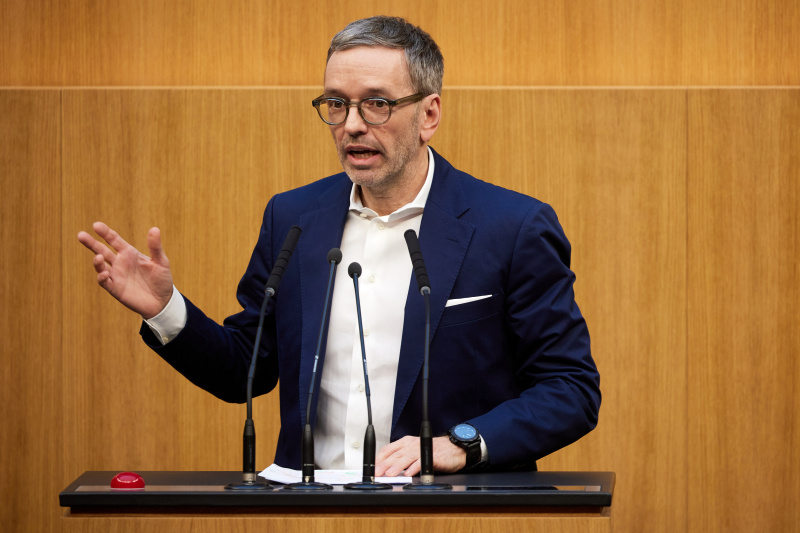 Am Redner:innenpult Klubobmann Herbert Kickl (FPÖ)