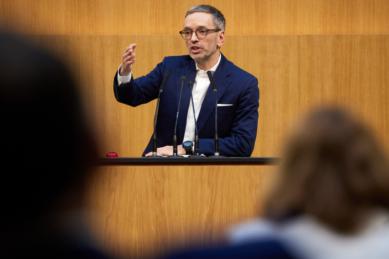 Am Redner:innenpult Klubobmann Herbert Kickl (FPÖ)