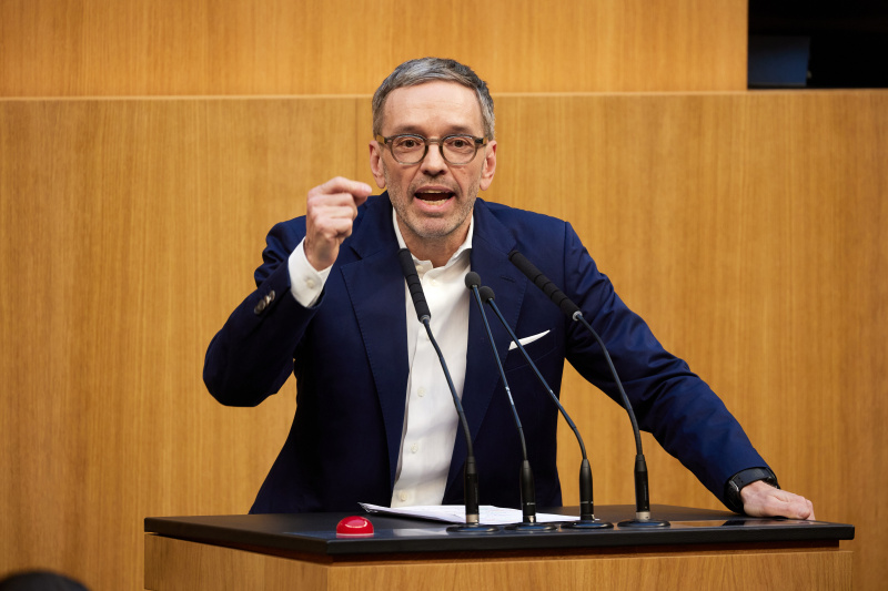 Am Redner:innenpult Klubobmann Herbert Kickl (FPÖ)