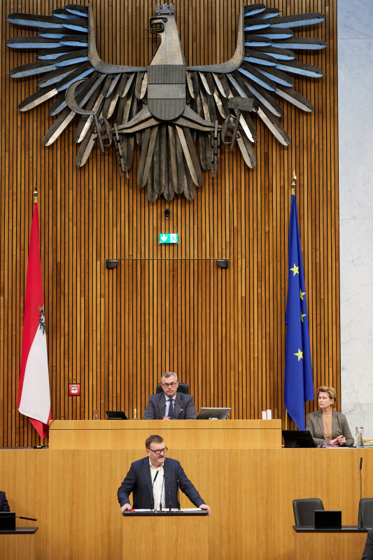 Am Redner:innenpult Nationalratsabgeordneter Markus Koza (GRÜNE)