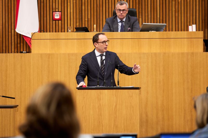 Am Redner:innenpult Nationalratsabgeordneter Andreas Ottenschläger (ÖVP)