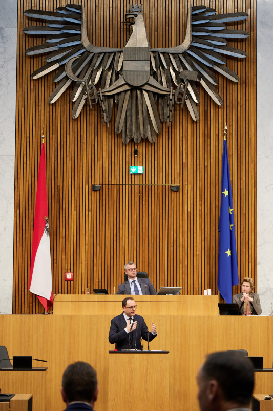 Am Redner:innenpult Nationalratsabgeordneter Andreas Ottenschläger (ÖVP)