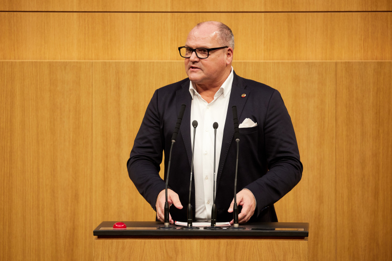 Am Redner:innenpult Nationalratsabgeordneter Alois Schroll (SPÖ)