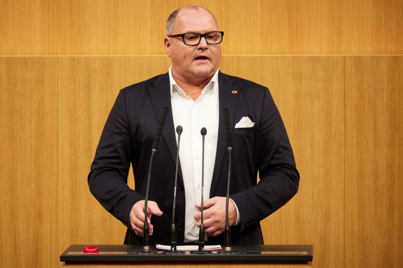 Am Redner:innenpult Nationalratsabgeordneter Alois Schroll (SPÖ)