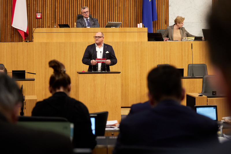 Am Redner:innenpult Nationalratsabgeordneter Alois Schroll (SPÖ)