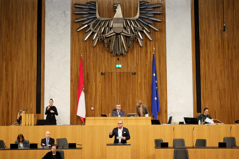 Am Redner:innenpult Nationalratsabgeordneter Alois Schroll (SPÖ)