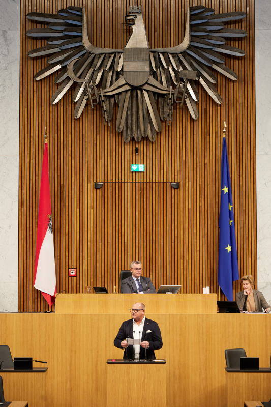 Am Redner:innenpult Nationalratsabgeordneter Alois Schroll (SPÖ)