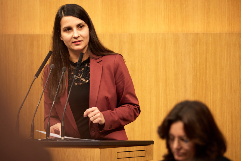 Am Redner:innenpult Nationalratsabgeordnete Meri Disoski (GRÜNE)