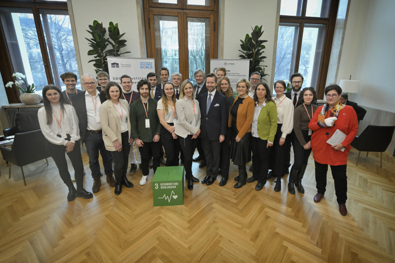 Gruppenfoto mit Veranstaltungsteilnehmer:innen