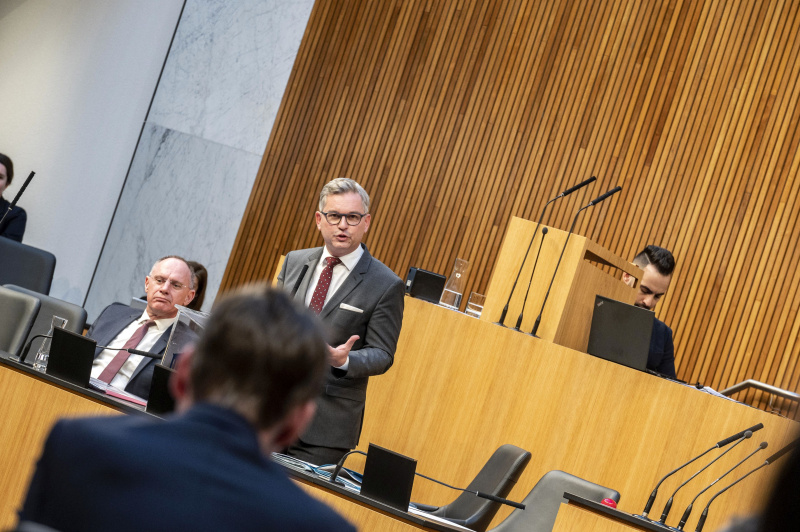 Finanzminister Magnus Brunner (ÖVP) bei der Beantwortung der Fragen