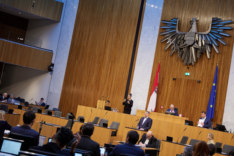 Am Rednerpult Nationalratsabgeordneter Jörg Leichtfried (SPÖ)